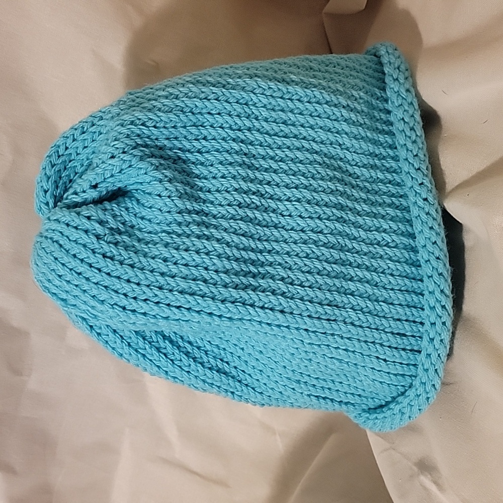 Turqua knitted short beanie